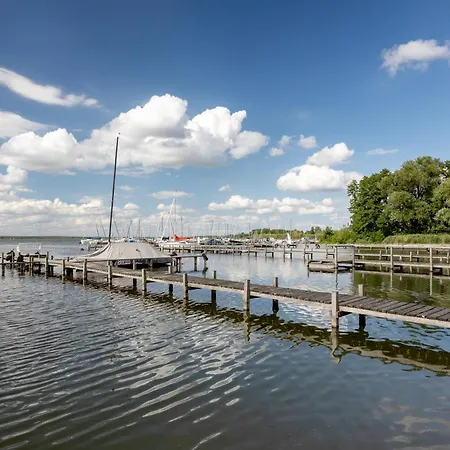 Altes Holzboot Lägenhet Steinhude